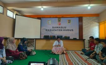 19 September 2025 Kajian Kitab Adabul Islam fi Nizhamil Usrah Warnai Jumat Sehati Bawaslu Kudus