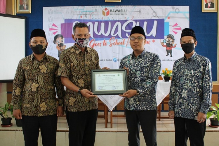 Bawaslu Goes to School Ajak Pemilih Pemula Jadi Pengawas Partisipatif Pemilu