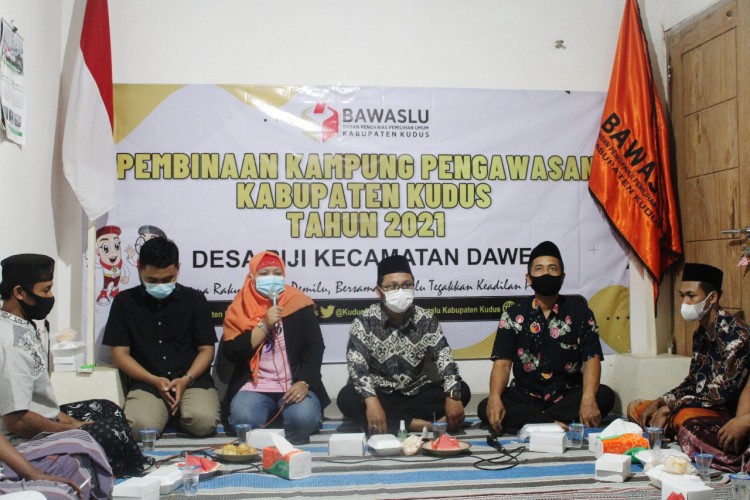 Bawaslu Kudus Ajak Masyarakat Desa Piji Berani Melapor