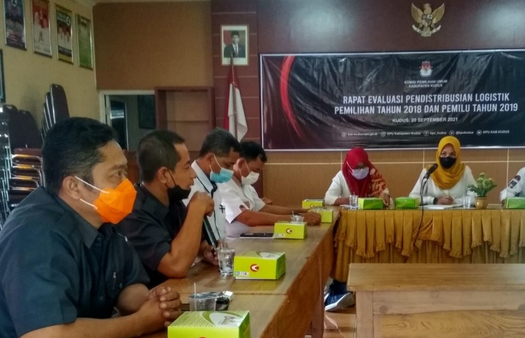 Bawaslu Kudus Berikan Evaluasi Pendistribusian Logistik Pemilu dan Pemilihan