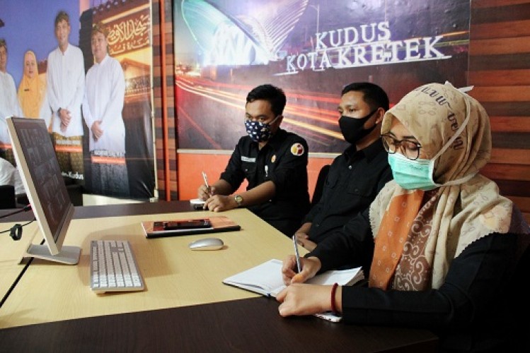 Bawaslu Kudus Hadiri Rapat Daring Sosialisasi Implementasi Keterbukaan Informasi Publik