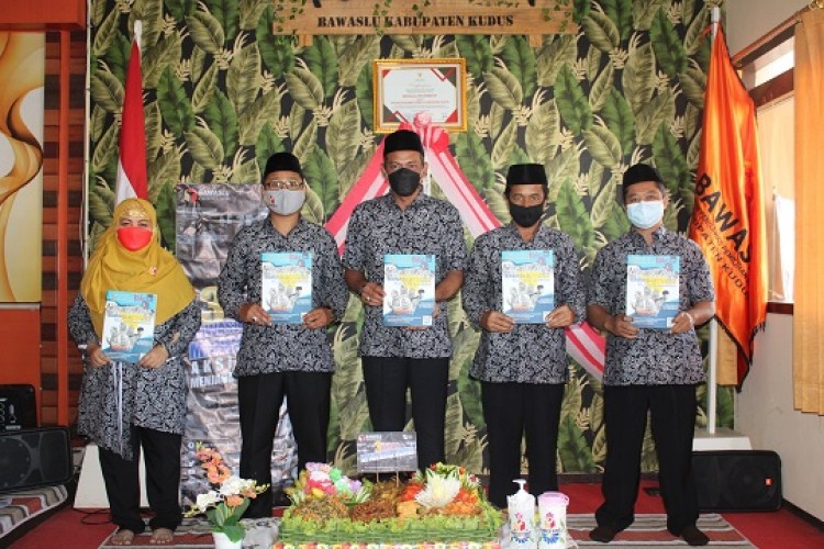 Bawaslu Kudus Launching Buletin Edisi 6