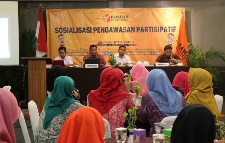 Bawaslu Kudus Menggandeng Guru PPKn  Dalam Kegiatan Sosialisasi Pengawasan Partisipatif