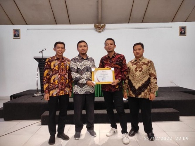 Bawaslu Kudus Raih Penghargaan Predikat Lembaga Informatif