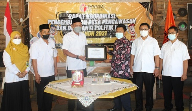 Bawaslu Kudus Resmikan Desa Karangmalang Sebagai Desa Anti Politik Uang