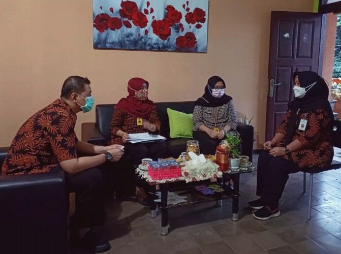 BPP BAWASLU KABUPATEN KUDUS TERIMA KARTU KREDIT PEMERINTAH