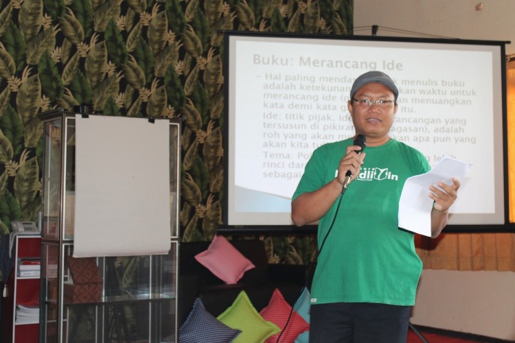 Genjot Kapasitas SDM,  Bawaslu Kudus Adakan Latihan Penulisan Buku dan Reportase