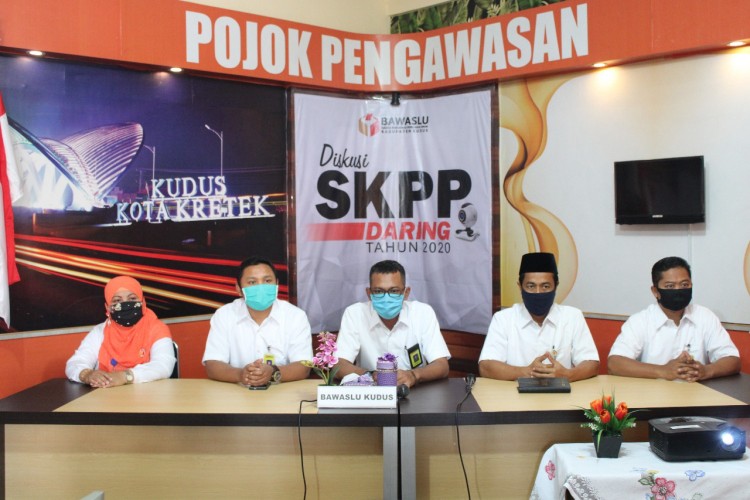 Istighosah: Kontribusi Spiritual Peserta SKPP Bawaslu Kudus Lawan Covid-19