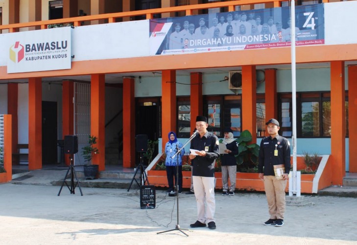Jadi Inspektur Upacara, Ketua Bawaslu Kudus Bacakan Sambutan Tertulis Ketua Bawaslu RI