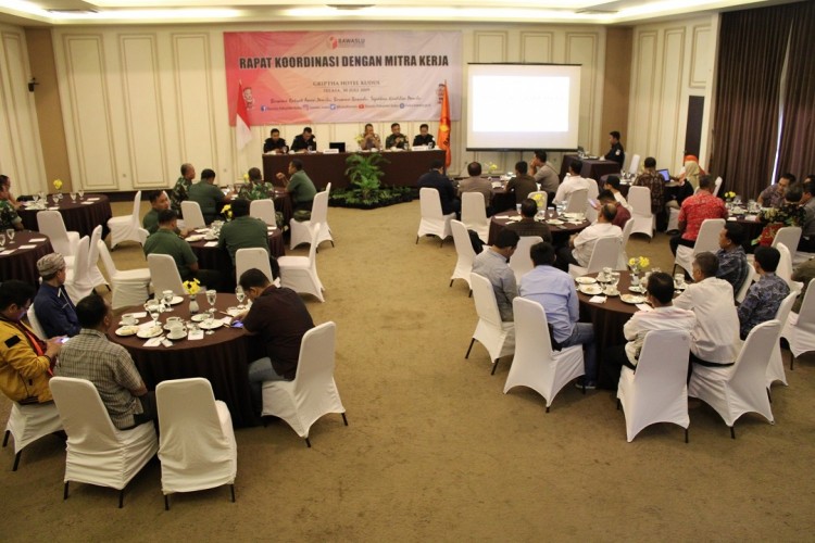 Jalin Kerjasama dan Keharmonisan Antar Lembaga, Bawaslu Kudus Gelar Rakor dengan Mitra Kerja