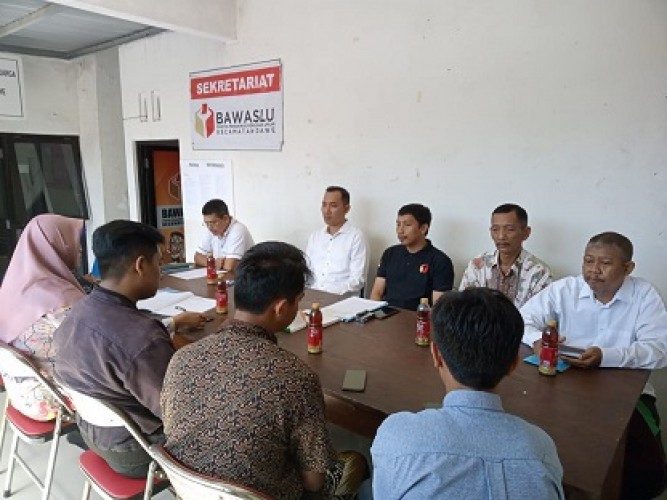 Jelang Pendaftaran PPKD, Panwascam Dawe Gelar Rapat Persiapan