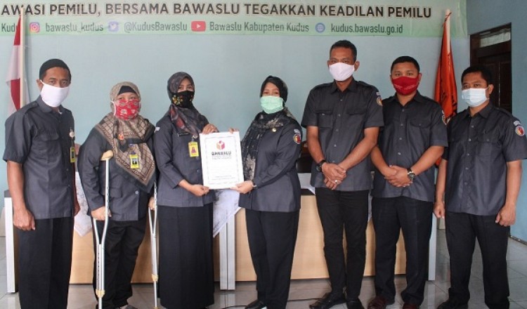 Perjanjian Kontrak Kerja Ditandatangani, Komitmen Kerja Pegawai Bawaslu Kudus Makin Tinggi
