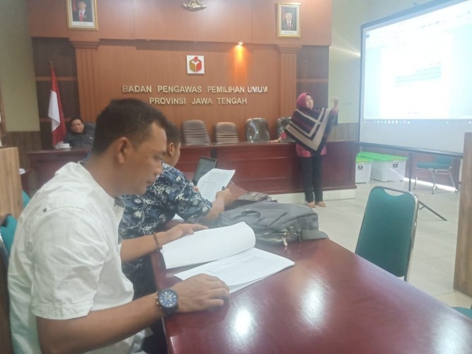 SEMPURNAKAN DRAF KETERANGAN TERTULIS PHPU:  Bawaslu Kudus Didampingi Langsung Ketua Bawaslu RI  dan Bawaslu Jawa Tengah