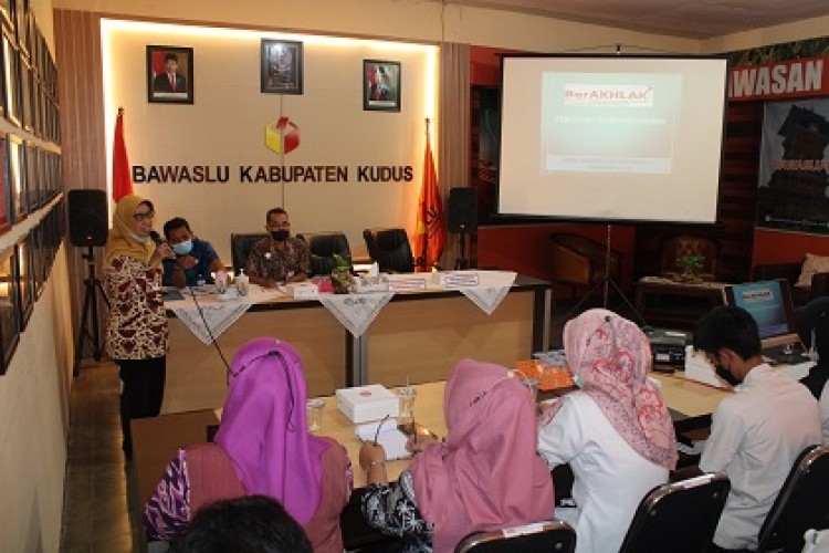 Tingkatkan Pengelolaan Arsip, Bawaslu Kudus Teken MoU Dengan Dinas Arpusda Kudus