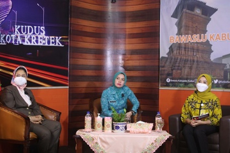 Webinar Pojok Pengawasan Bawaslu Kudus Bahas Isu Perempuan Dalam Pemilu