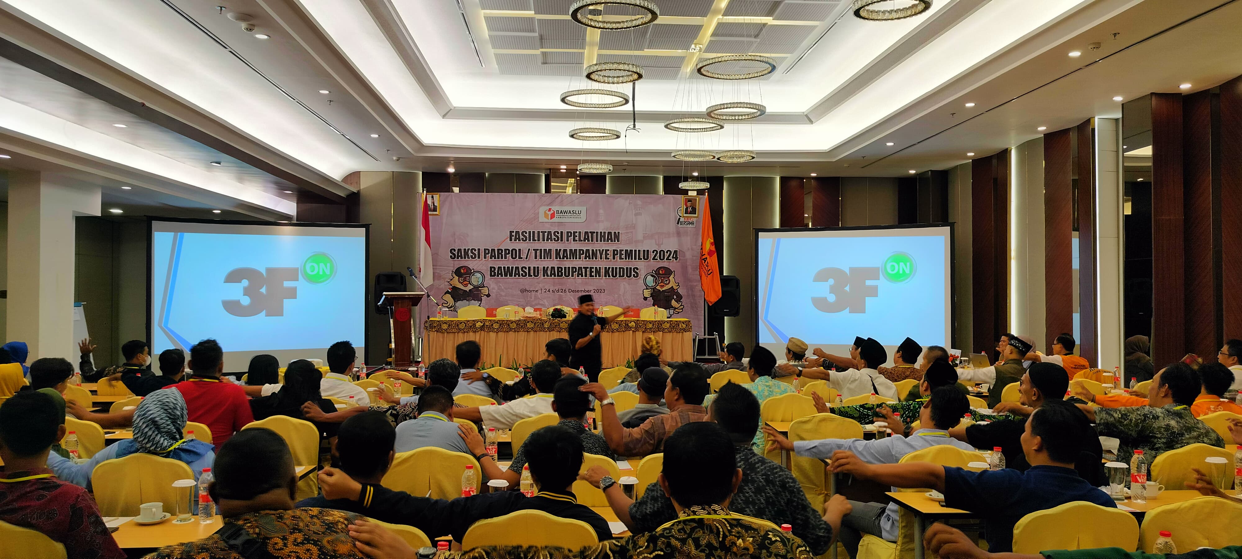 Ketua Bawaslu Kudus dalam Pembukaan Kegiatan Pelatihan Saksi Parpol/Tim Kampanye Pemilu 2024 di Hotel @hom Kudus