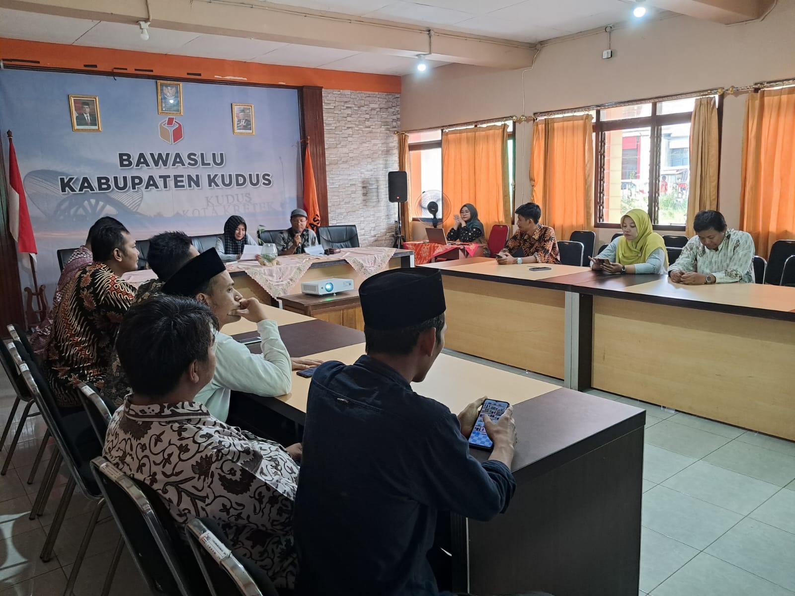 4 April 2024 Pasca Pemungutan Suara Pemilu 2024, Bawaslu Kudus Gelar Rakor Kehumasan dengan Panwascam dan Media