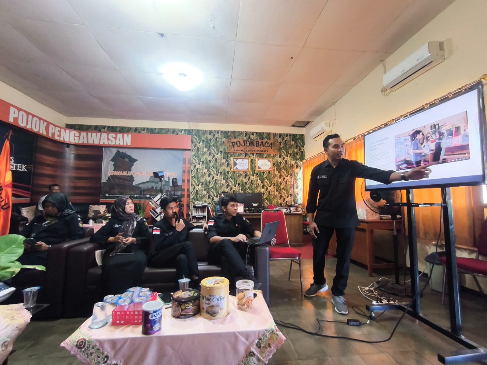 29 April 2025 Optimalkan Kinerja Pengambilan Gambar dan Video, Bawaslu Kudus Adakan SeTiBKu