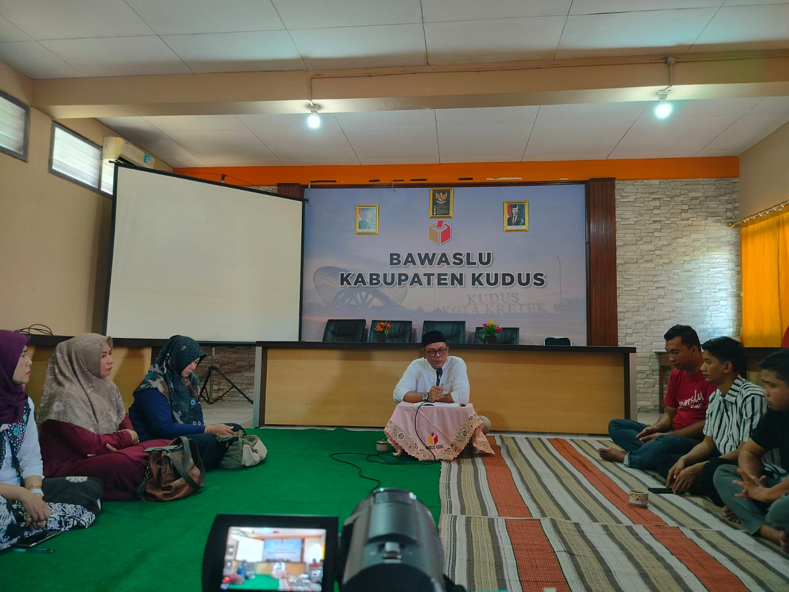 19 September 2025 Kajian Kitab Adabul Islam fi Nizhamil Usrah Warnai Jumat Sehati Bawaslu Kudus