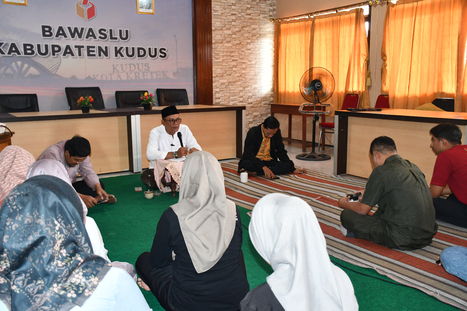 31 Oktober 2025 Jum’at Sehati Bawaslu Kudus Etika Islam dalam Kehidupan Rumah Tangga