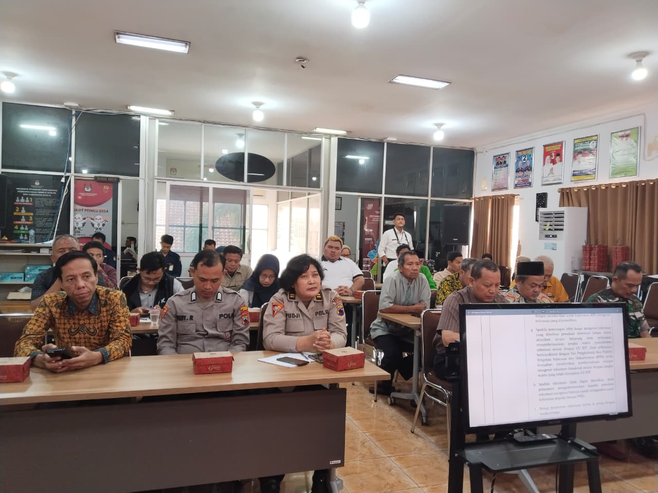 11 November 2025 Ikuti Rapat Forum Konsultasi Publik di KPU Kudus, Bawaslu Beri Masukan terkait Waktu Pelayanan PDPB