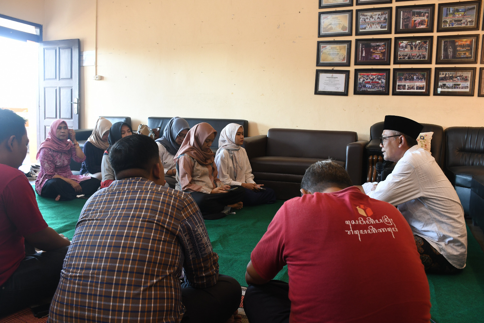 28 November 2025 Siraman Rohani Bawaslu Kudus Menata Akhlak Keluarga Lewat Kajian Adabul Islam Fi Nidhomil