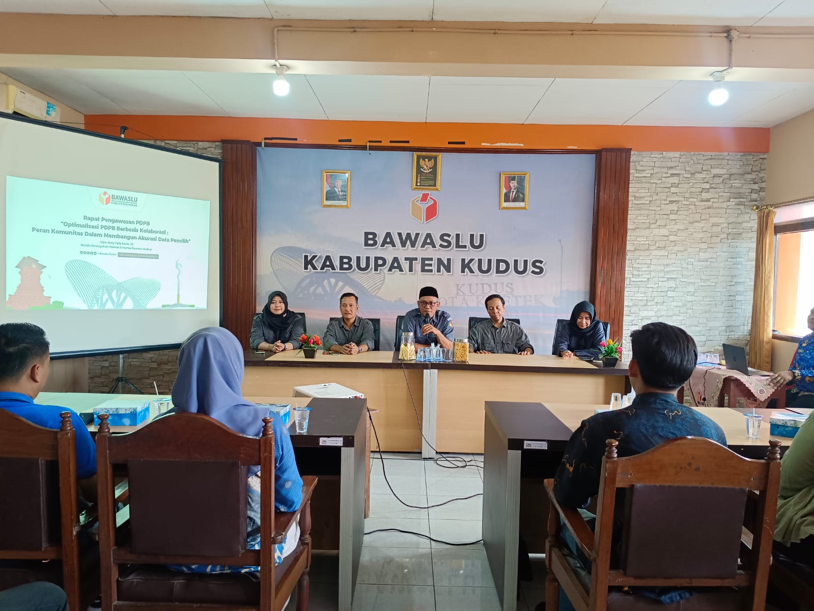1 Desember 2025 Bawaslu Kudus Perkuat Akurasi Data Pemilih lewat Rakor Pengawasan PDPB Bersama P2P Daring 2025