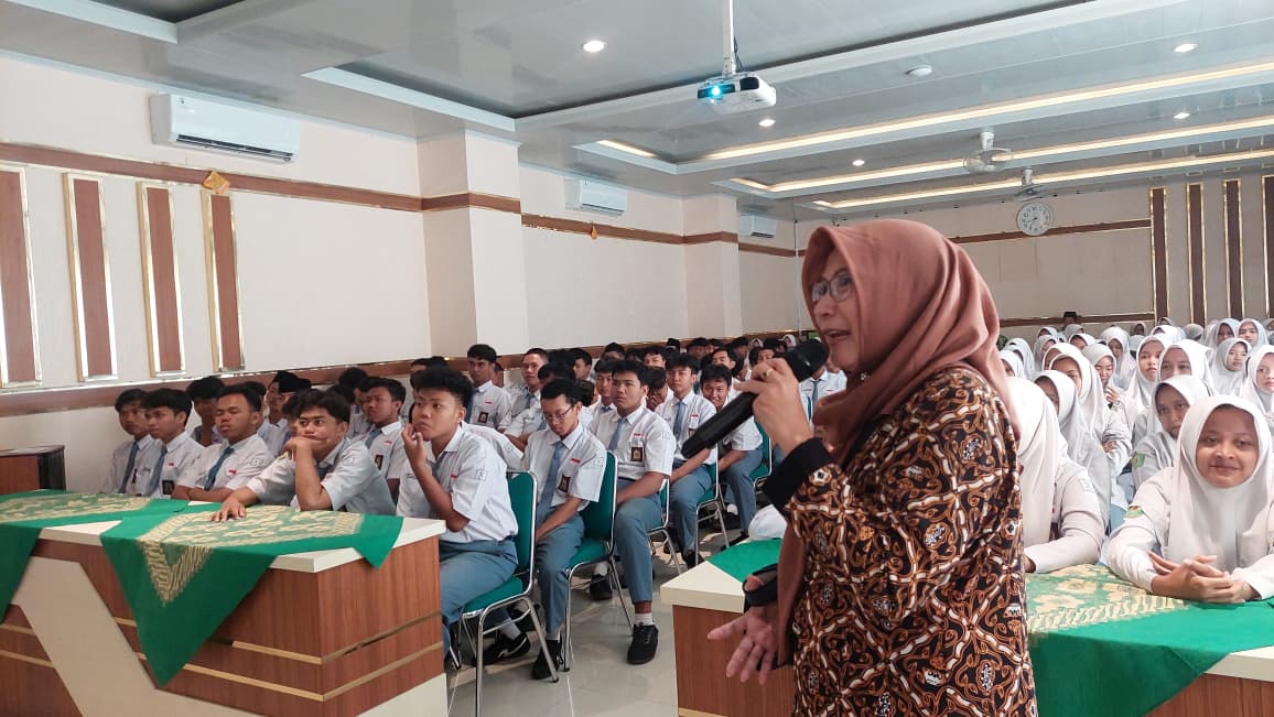 9 Juni 2026 Mayoritas Pemilih 2029 dari Generasi Muda, Bawaslu Kudus Ajak Siswa SMA NU Al-Ma'ruf Jadi Pengawas Partisipatif