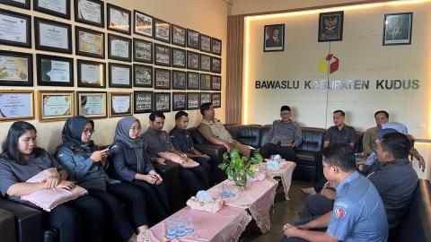30 Maret 2026 Halal bi Halal, Sambung Silaturahim bersama Sekretariat Bawaslu Kabupaten Kudus
