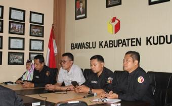 Bawaslu Jateng Review Draf Buku Sejarah Pengawas Pemilu Yang Ditulis Oleh Bawaslu Kudus