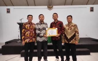 Bawaslu Kudus Raih Penghargaan Predikat Lembaga Informatif