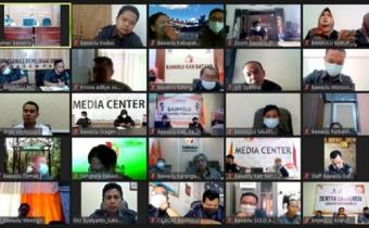 Divisi Penyelesaian Sengketa Bawaslu Kudus Ikuti Zoom Meeting dari Rumah
