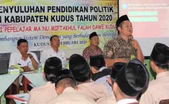 Kesbangpol Hadirkan Bawaslu Kudus untuk Memberikan Penyuluhan di MA NU Miftahul Falah