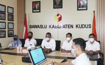 Ketua Dan Seluruh Anggota Bawaslu Kudus Ikuti Webinar Teknik Adjudikasi Penyelesaian Sengketa