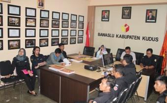 Mahasiswa Magang Dari UMKU Diberi Pemahaman Pola Rekrutmen Panitia Pengawas Adhoc