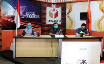Maksimalkan Peran Humas, Bawaslu Kudus Ikuti Rapat Daring Optimalisasi Peran dan Fungsi Kehumasan