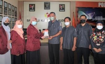 Usai Melaksanakan Magang, Bawaslu Kudus Melepas Tiga Mahasiswa IAIN Kudus