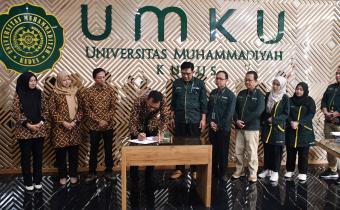 3 Juli 2025 Perkuat Pendidikan Politik, Bawaslu Kudus dan UMKU Teken MoU Kerja Sama