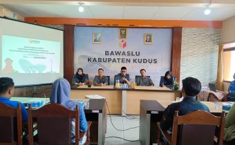 1 Desember 2025 Bawaslu Kudus Perkuat Akurasi Data Pemilih lewat Rakor Pengawasan PDPB Bersama P2P Daring 2025