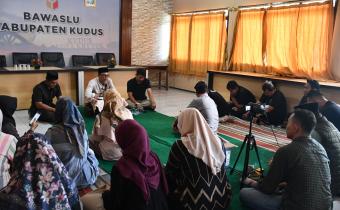 2 Januari 2026 Bawaslu Kudus Awali Tahun 2026 dengan Siraman Rohani dan Penguatan Adab Keluarga Islami