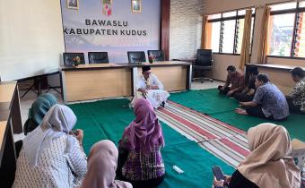 16 April 2026 Siraman Rohani Bawaslu Kudus Tekankan Pentingnya Adab Orang Tua dan Anak
