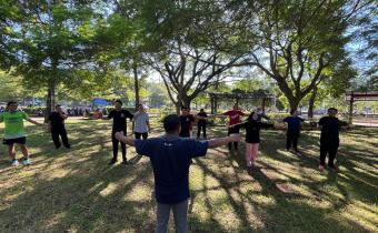 7 Mei 2026 Jalan Sehat di Balai Jagong, Bawaslu Kudus Perkuat Solidaritas Antarpegawai